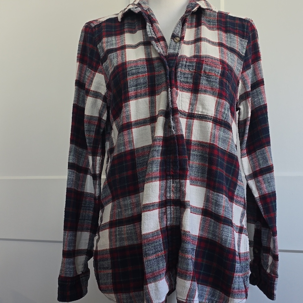 American Eagle Outfitters Plaid Button-Down Shirt in Red, Navy & White